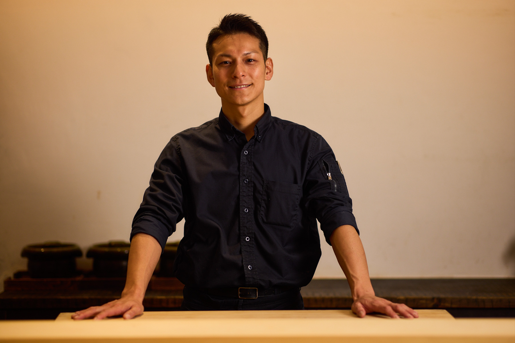 距离能舞台最远的松树（放置在桥走道前方的三棵松树中的一棵）